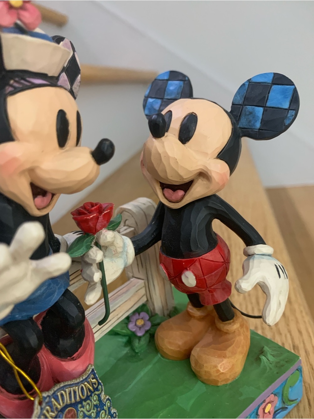Jim Shore’s Mickey & Minnie Figurine - Perfect Condition - Picture 3 of 6